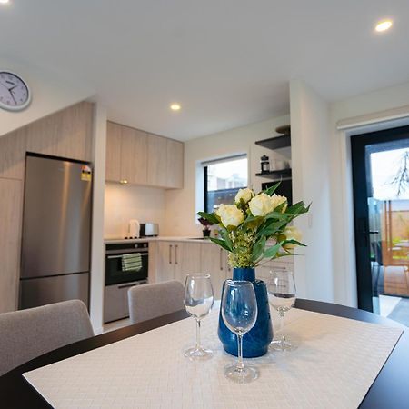 Modern 2 Bedroom Townhouse In Cbd With Parking! Sleeps 5 Christchurch Ngoại thất bức ảnh