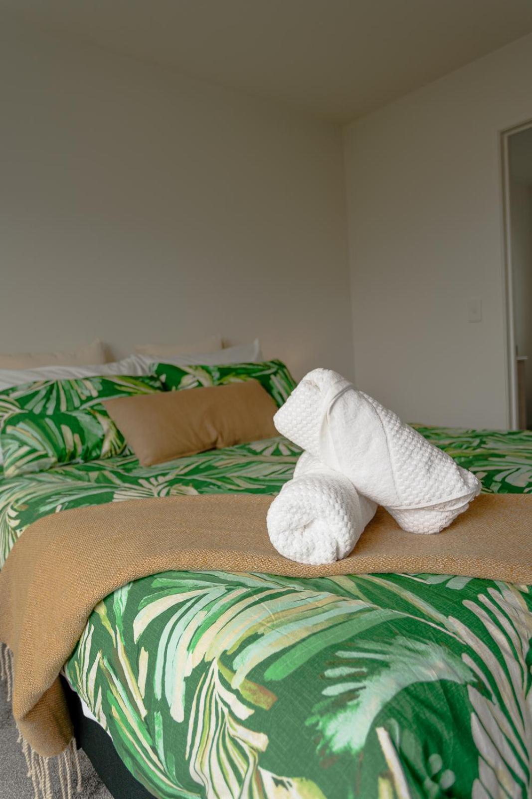 Modern 2 Bedroom Townhouse In Cbd With Parking! Sleeps 5 Christchurch Ngoại thất bức ảnh
