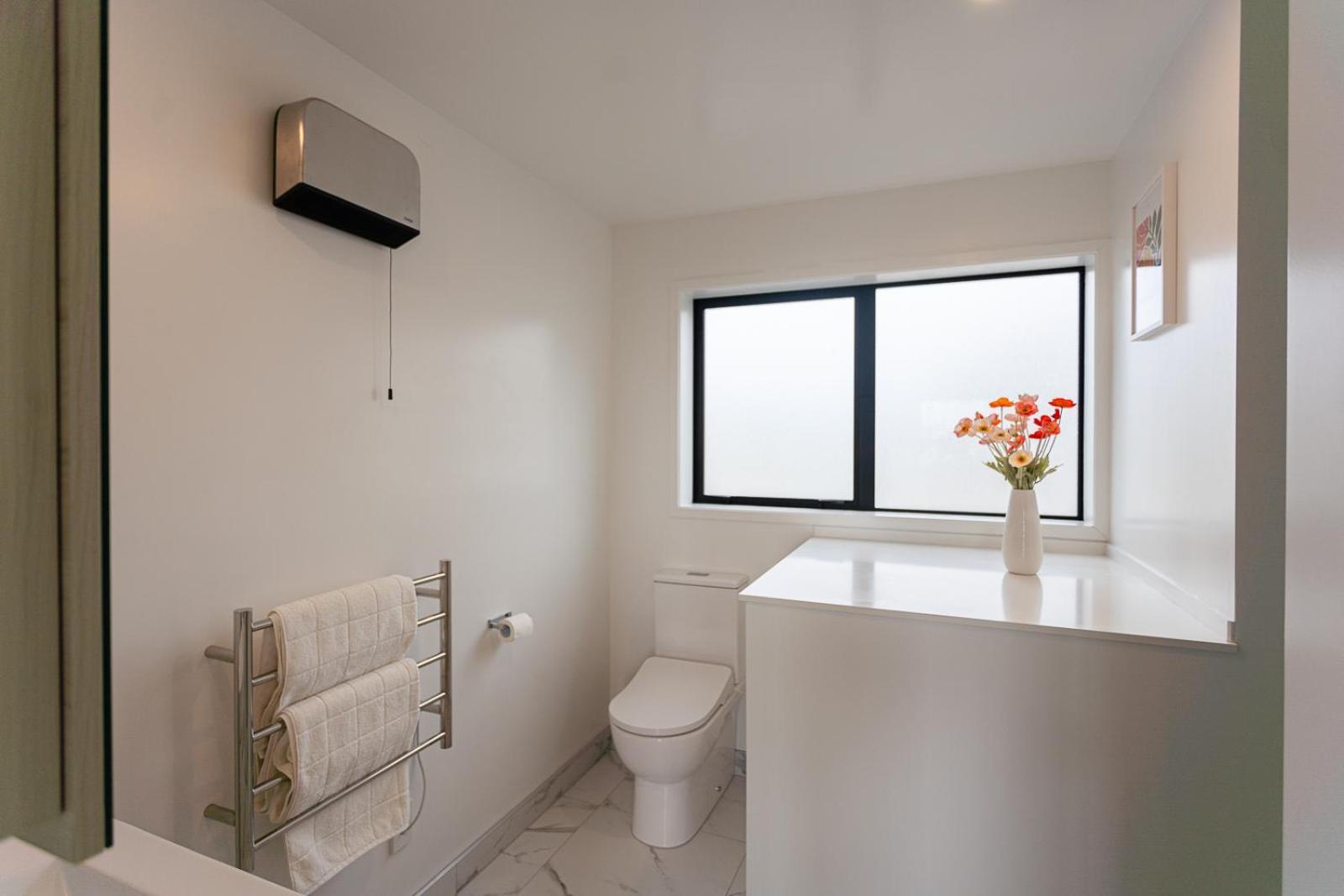 Modern 2 Bedroom Townhouse In Cbd With Parking! Sleeps 5 Christchurch Ngoại thất bức ảnh
