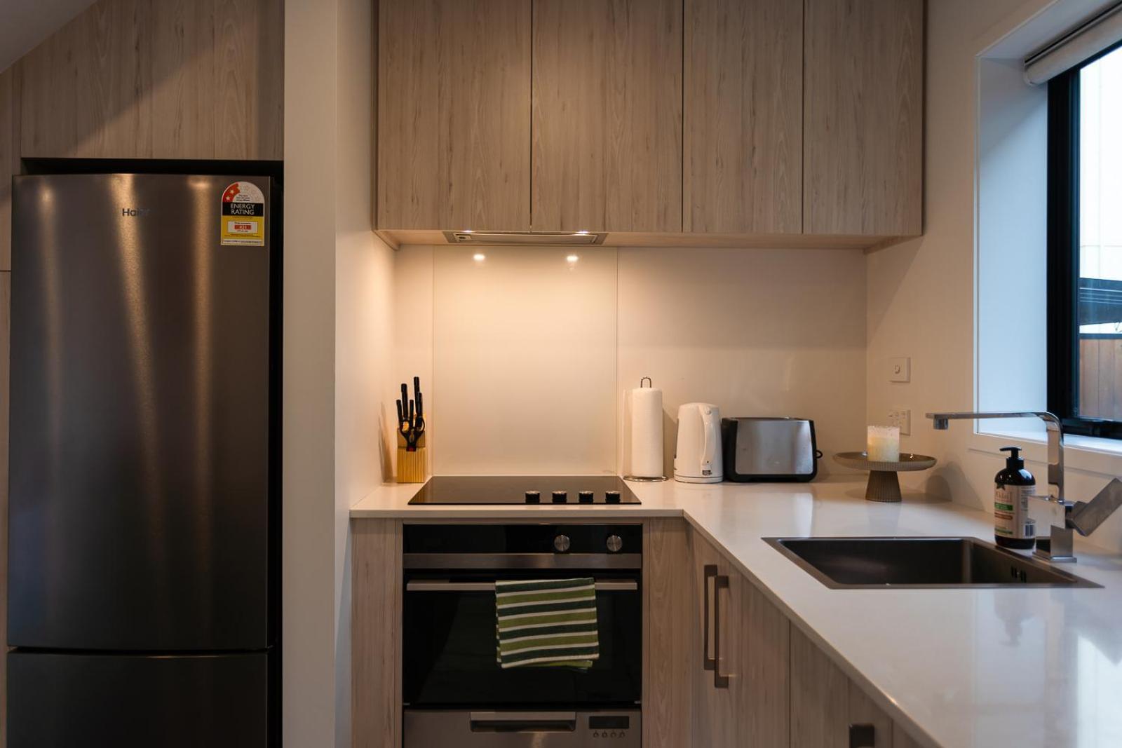 Modern 2 Bedroom Townhouse In Cbd With Parking! Sleeps 5 Christchurch Ngoại thất bức ảnh
