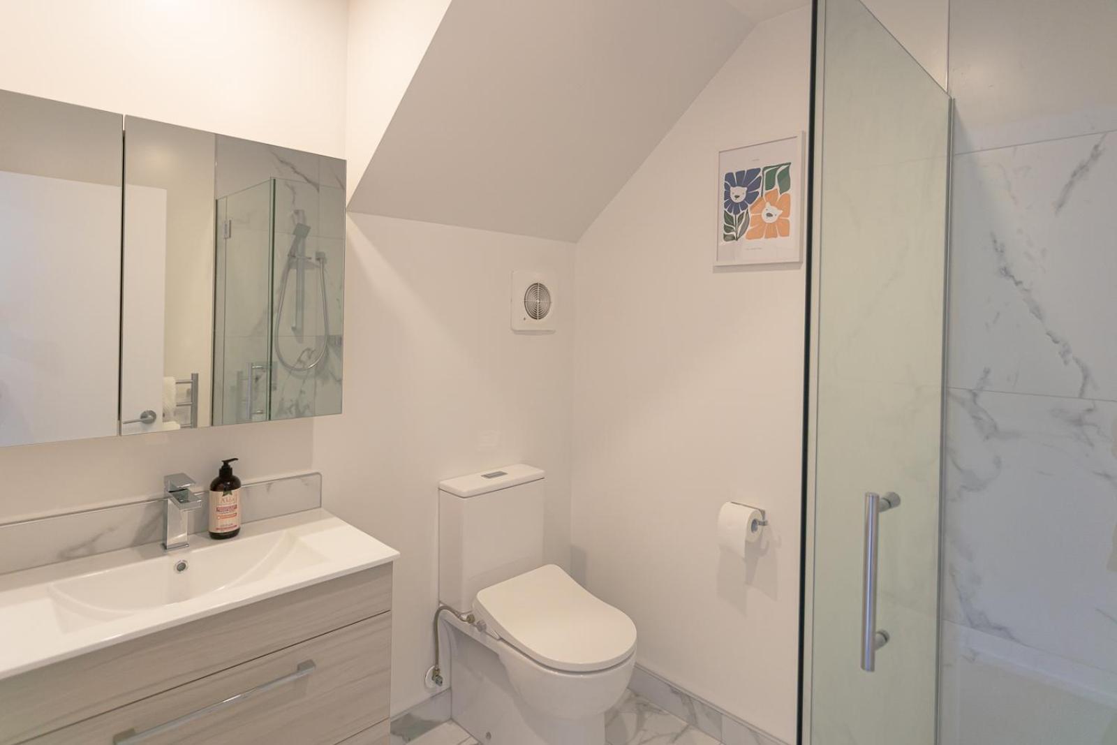 Modern 2 Bedroom Townhouse In Cbd With Parking! Sleeps 5 Christchurch Ngoại thất bức ảnh