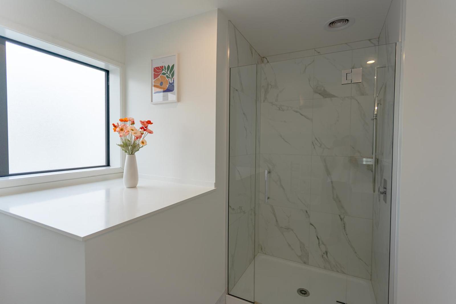 Modern 2 Bedroom Townhouse In Cbd With Parking! Sleeps 5 Christchurch Ngoại thất bức ảnh