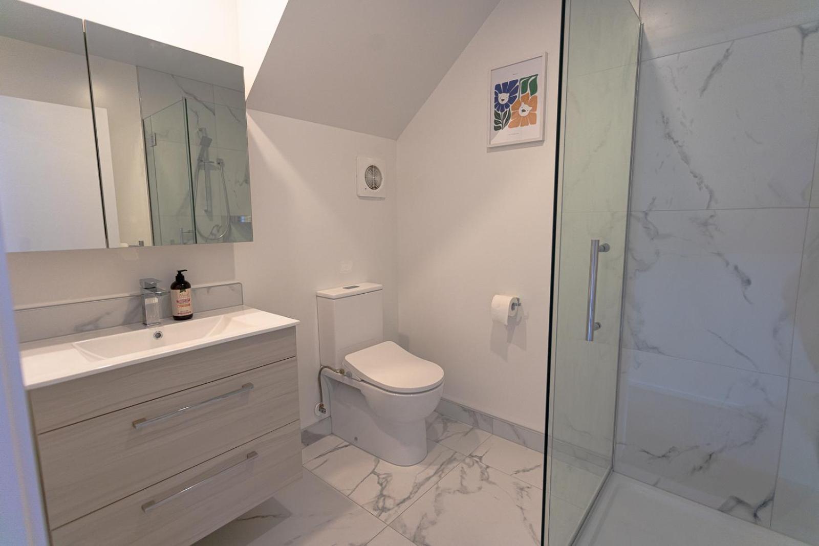 Modern 2 Bedroom Townhouse In Cbd With Parking! Sleeps 5 Christchurch Ngoại thất bức ảnh